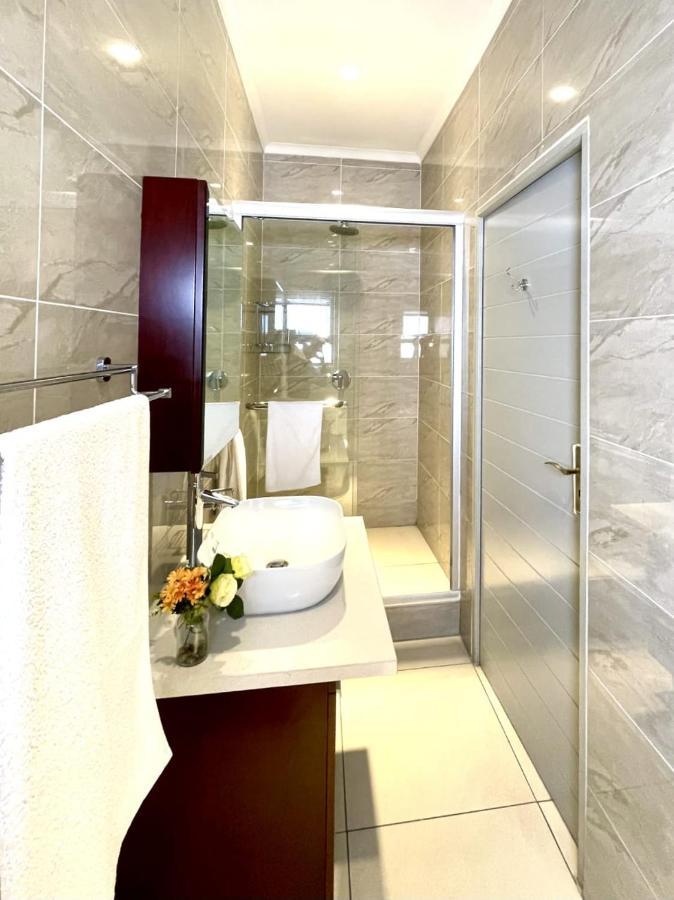 Atlantic Pearl Guest House Midrand Exteriör bild