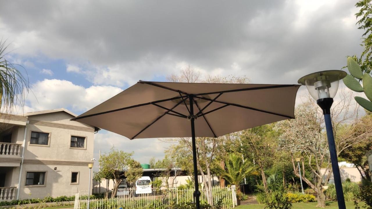 Atlantic Pearl Guest House Midrand Exteriör bild